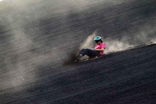 Sandboarden van de Cerro Negro vulkaan Sandboarden van de Cerro Negro vulkaan