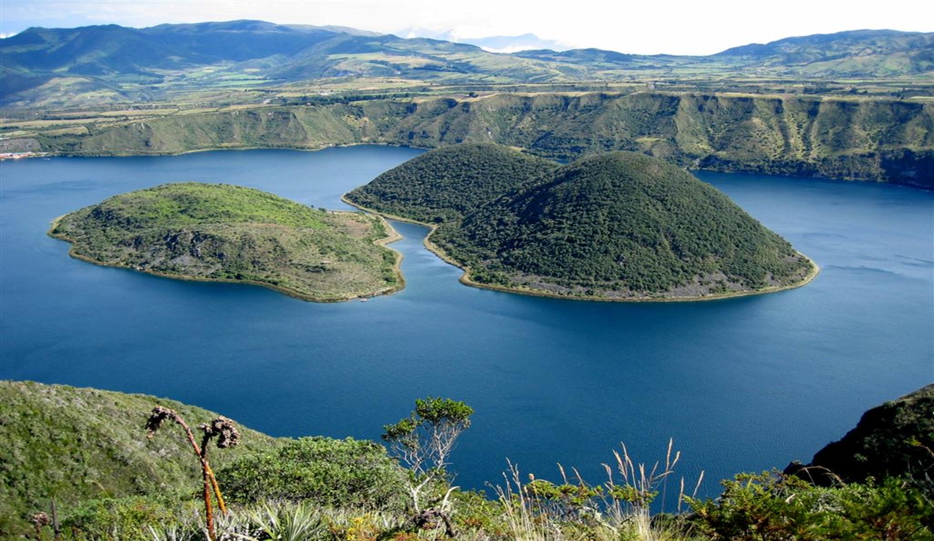 Ecuador Otavalo Cuicocha lake