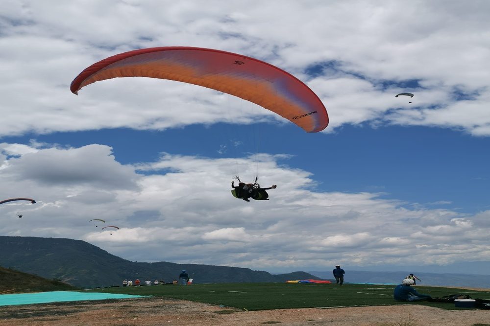 Familiereis Colombia paragliden