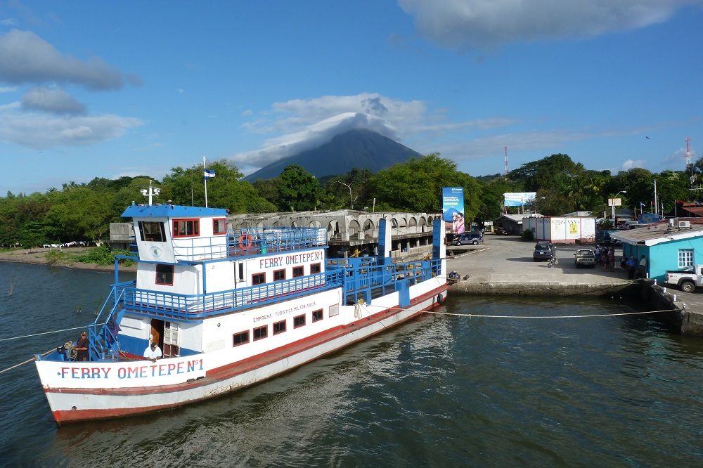 Isla de Ometepe ferry vulkaan Isla de Ometepe ferry vulkaan
