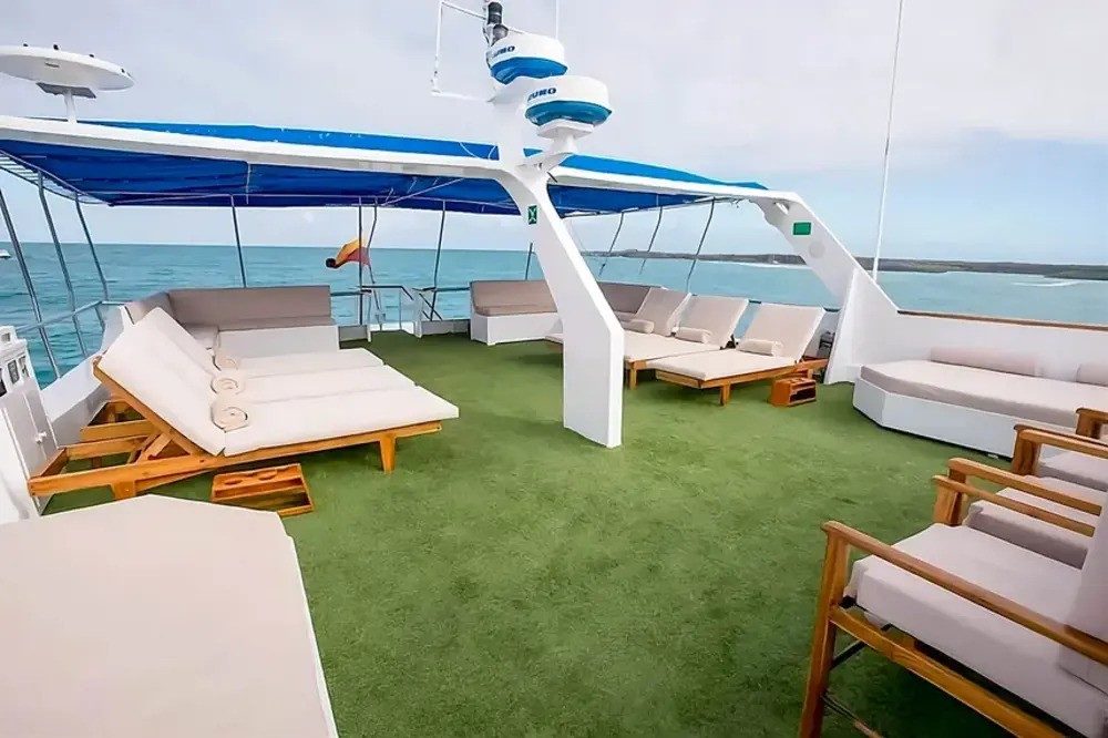 Yacht Letty Galapagos eilanden deck