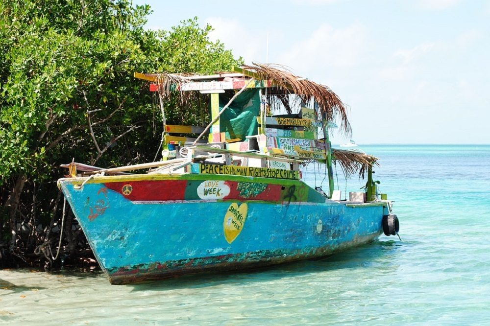 bezienswaardigheden belize caye caulker boot
