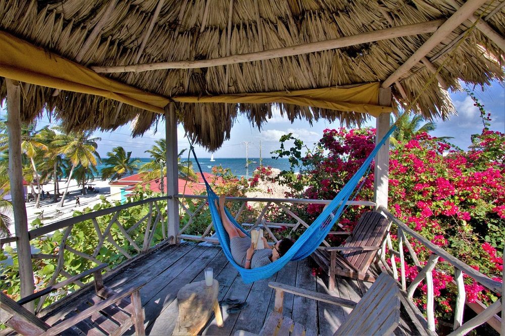 caye caulker hotel lounge