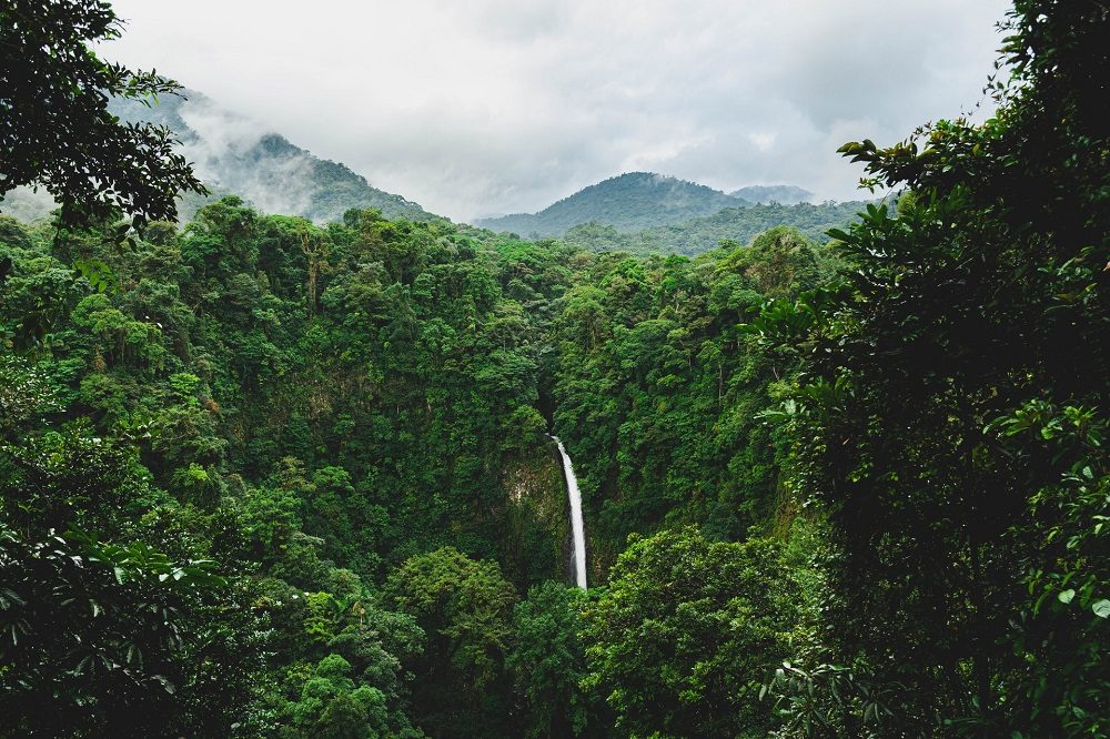 costa rica september la fortuna waterval