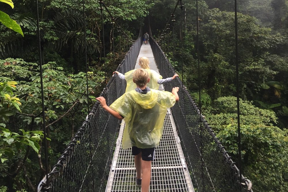 hangbrug arenal regenseizoen costa rica