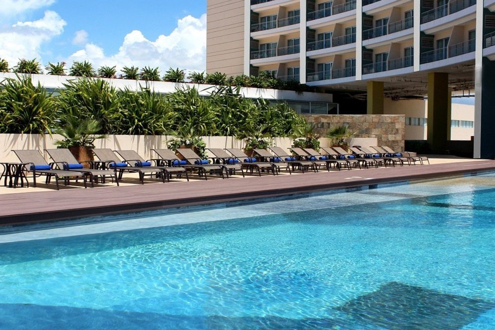 hotel cancun zwembad