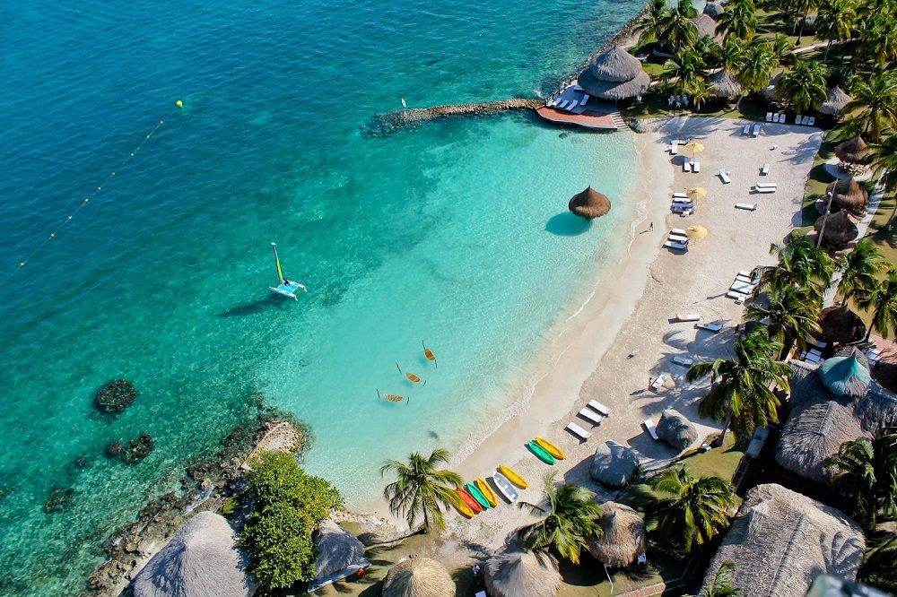 isla mucura punta faro colombia