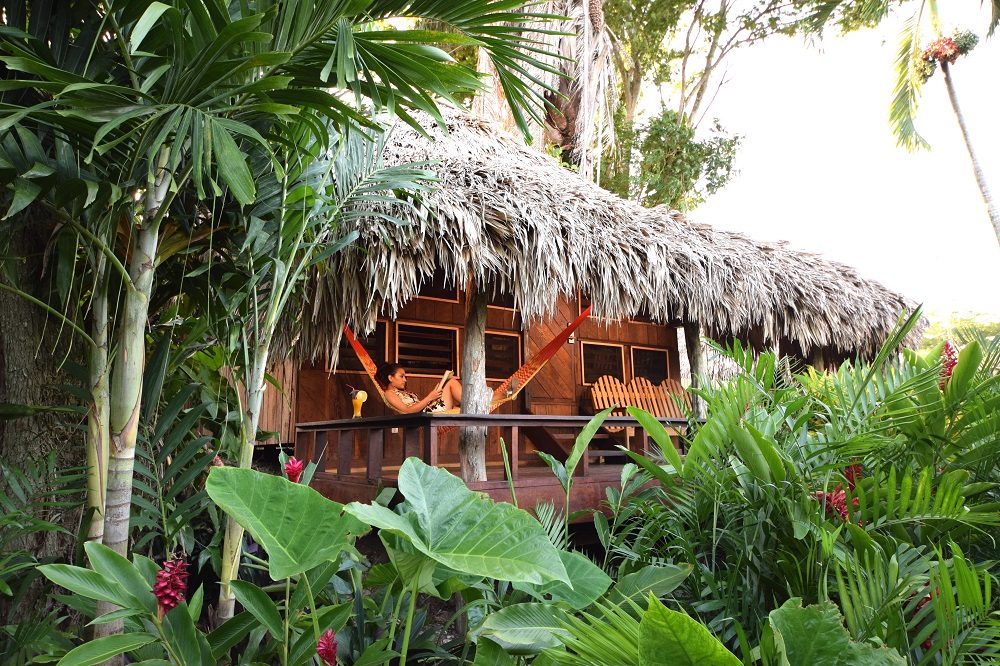 luxe reis belize bungalow lamanai