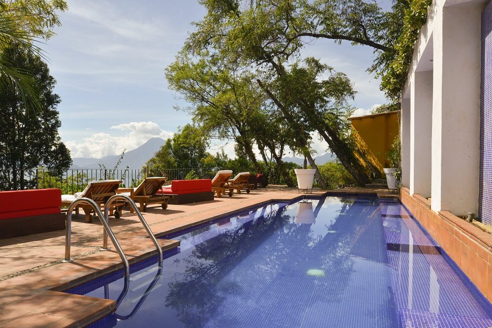 luxe reis guatemala lake atitlan pool