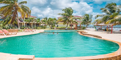 familiereis belize zwembad palmbomen reizen naar Belize